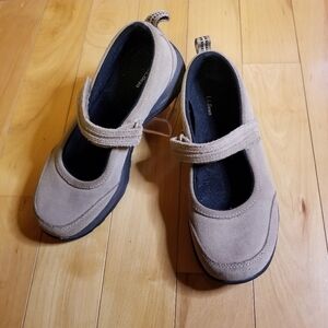L. L. Bean Mary Jane Shoes Womens Size 8 Tan Beige Suede Flats Preppy Classic